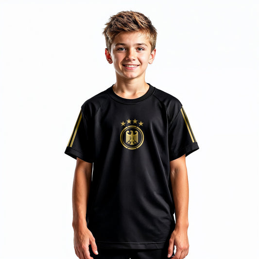 Fußball Deutschland Trikot und Hose mit eigenem Namen personalisiert