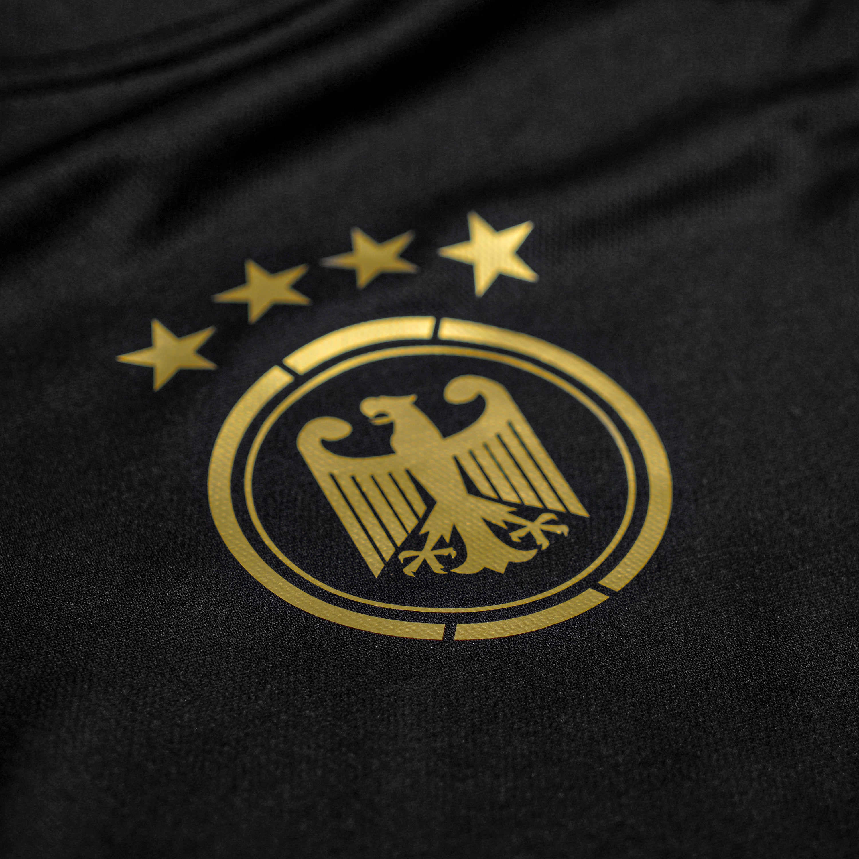 Fußball Deutschland Trikot und Hose mit eigenem Namen personalisiert